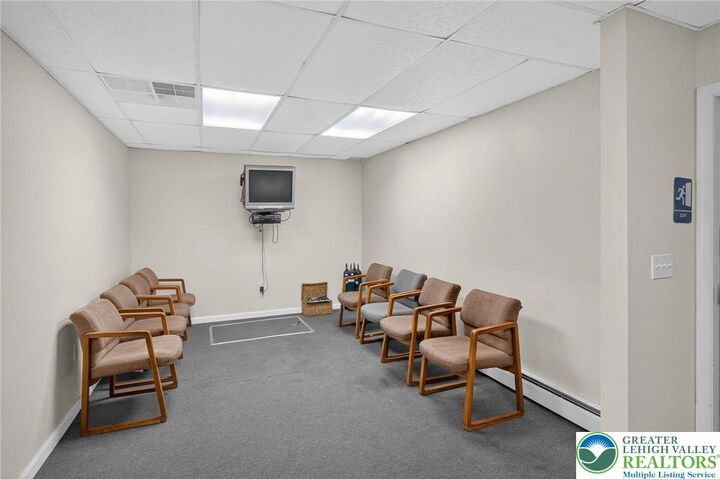 Property Photo: 1106 Broadway PA 18015