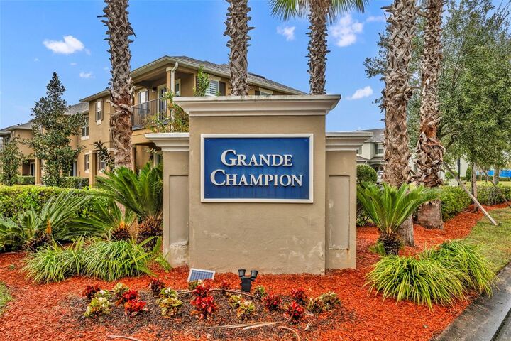 Property Photo:  102 Wentworth Grande Drive  FL 32124 