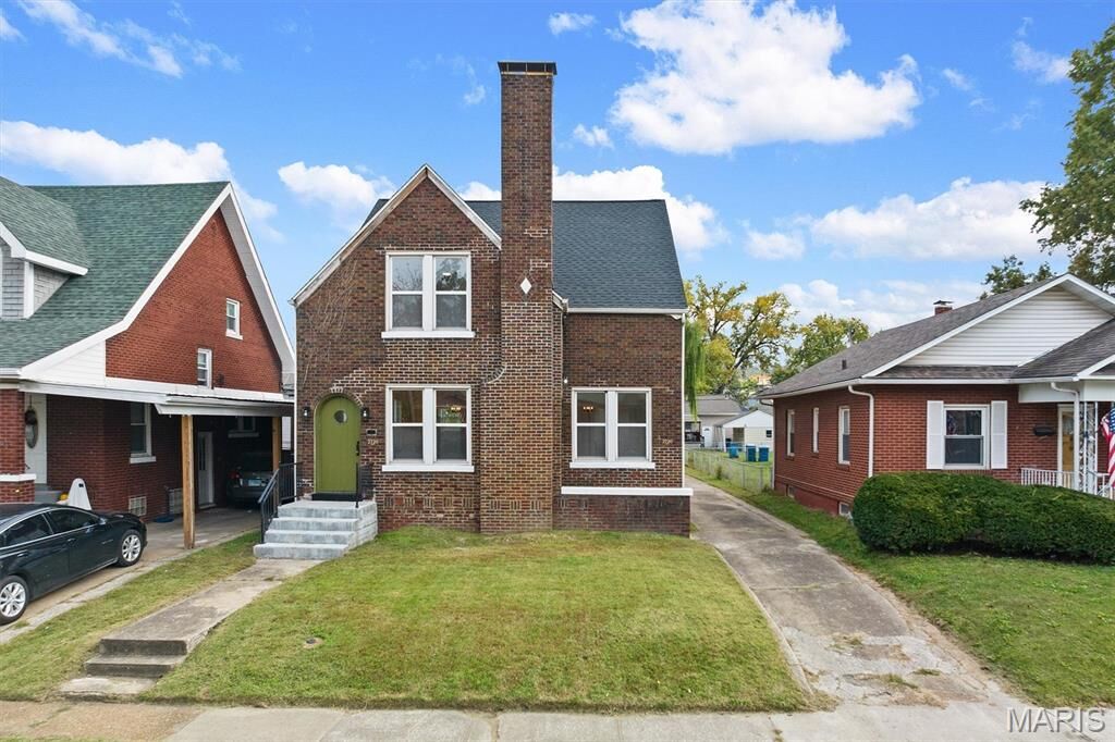 Property Photo: 2720 Iowa Street A, B &Amp C IL 62040