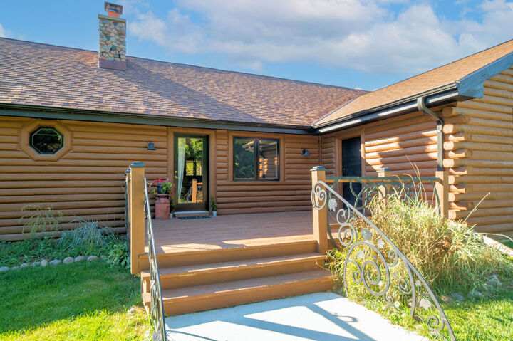 Property Photo: 231 Scenic Rd WI 53017