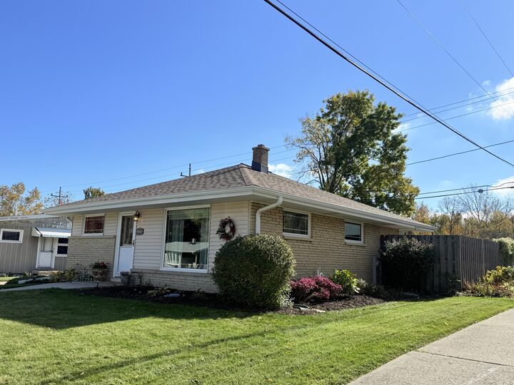 Property Photo:  625 Edgewood Ave  WI 53172 