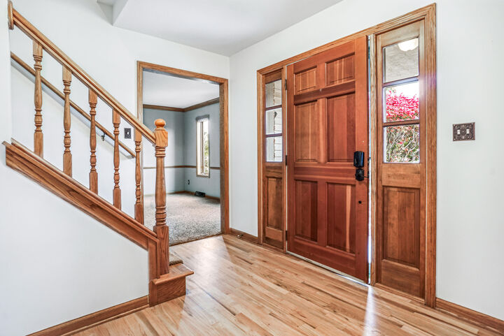 Property Photo:  1617 Arapaho Ave  WI 53024 