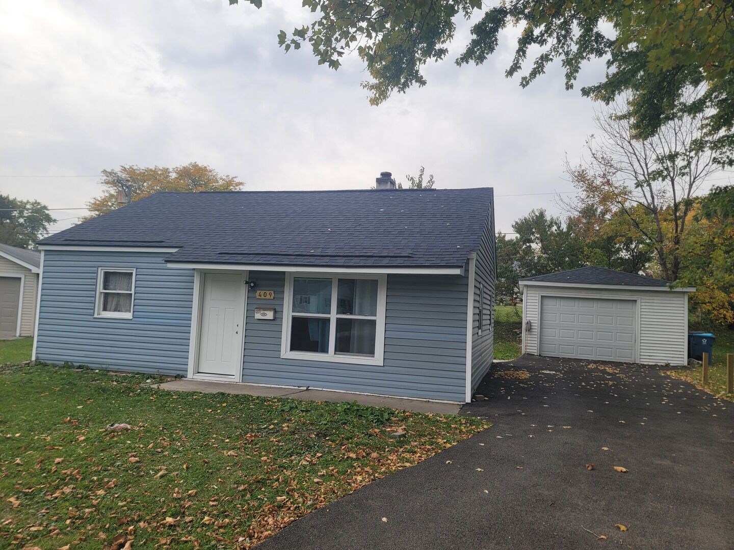 Property Photo:  409 Dayward Court  IL 60505 