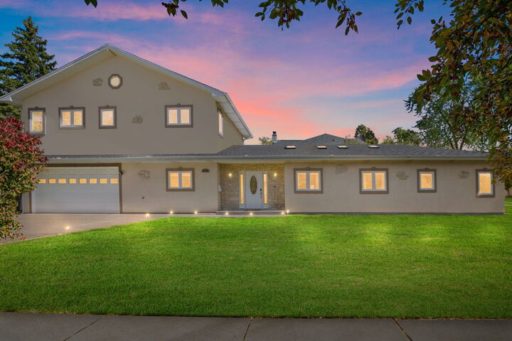 Property Photo:  227 S Walnut Lane  IL 60193 