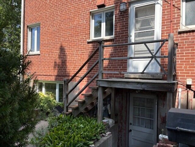 Property Photo:  2501 Crawford Avenue  IL 60201 