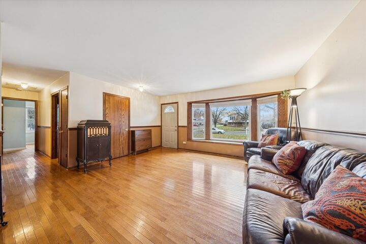 Property Photo:  332 El Paso Lane  IL 60188 