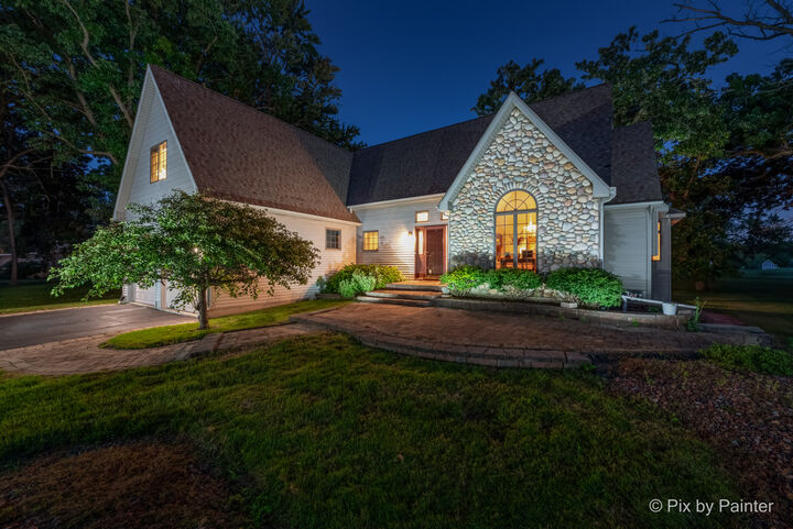 Property Photo: 1901 River Terrace Drive IL 60051