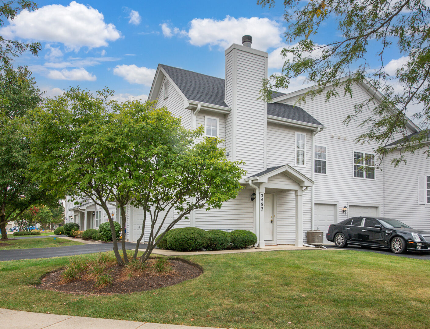 Property Photo: 2492 Dickens Drive 2492 IL 60503