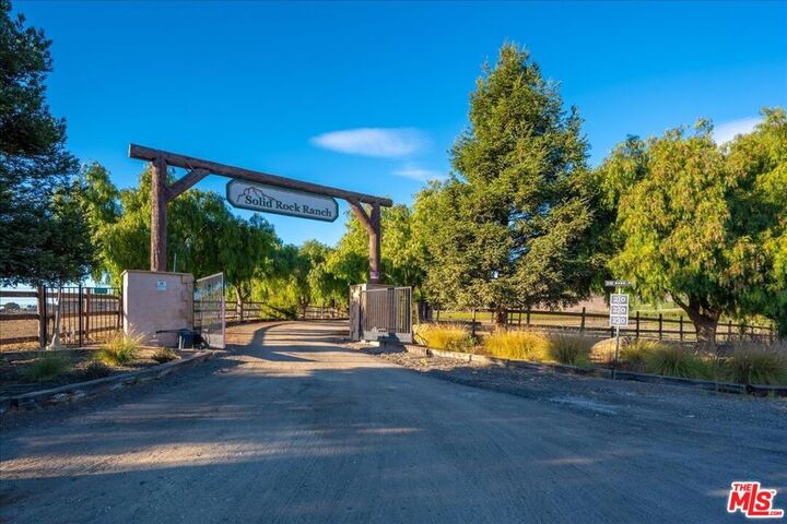 Property Photo: 230 Hans Place CA 93444