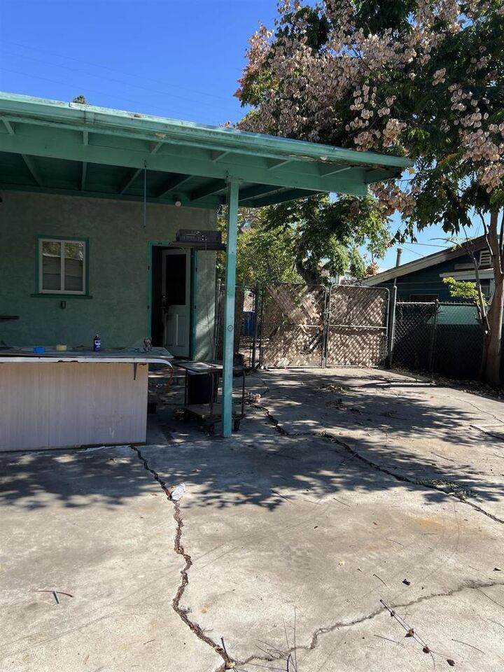 Property Photo:  696 Garfield Ave  CA 92020 