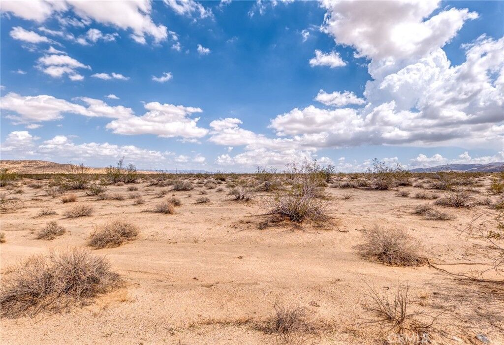 Property Photo: 140 Mantonya Road CA 92277