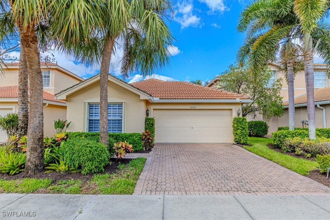 Property Photo: 1630 Triangle Palm Terrace FL 34119
