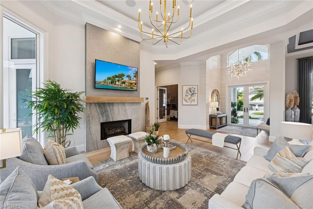 Property Photo:  470 17th Ave S  FL 34102 