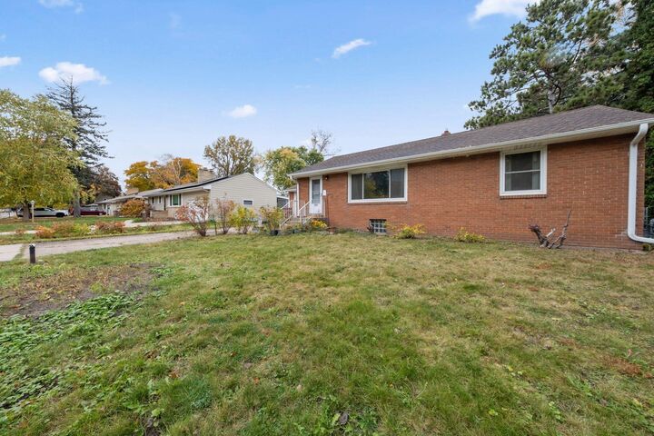 Property Photo:  1895 Shryer Avenue W  MN 55113