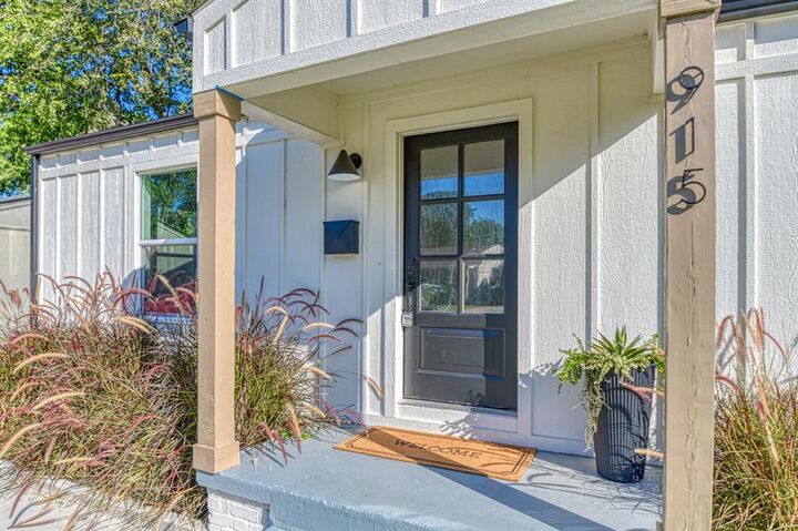 Property Photo:  915 W Comanche Street  OK 73069 