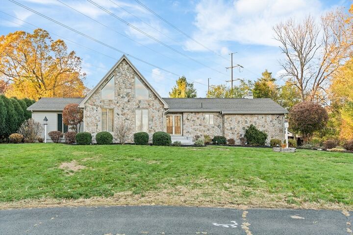 86 Willow Brook Dr  Agawam MA 01001 photo