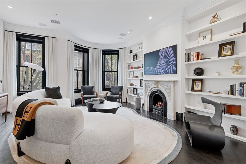 Property Photo:  8 Rutland Sq 2  MA 02118 