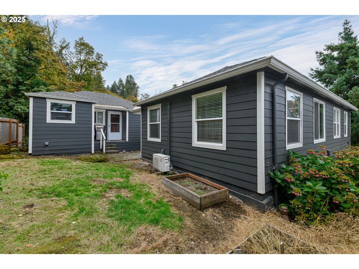 Property Photo:  114 S John Adams St  OR 97045 