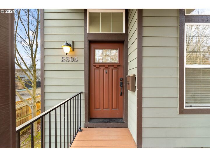 Property Photo: 2305 SE 12th Ave OR 97035