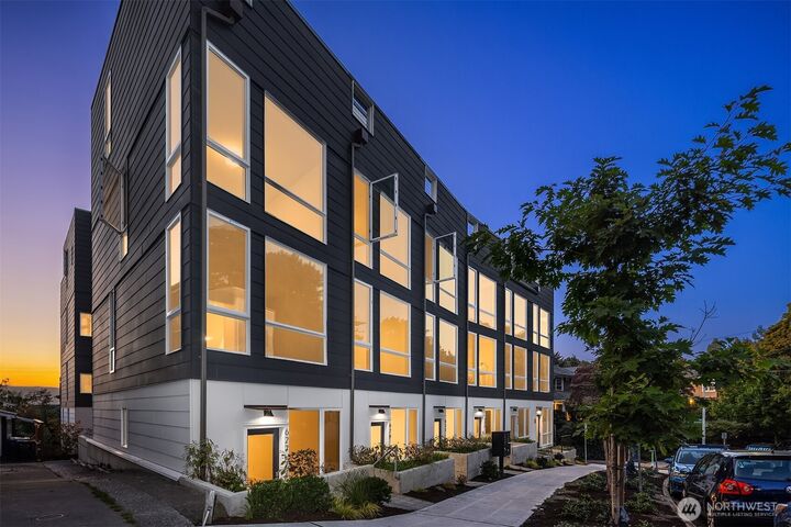 635  13th Avenue E  Seattle WA 98102 photo