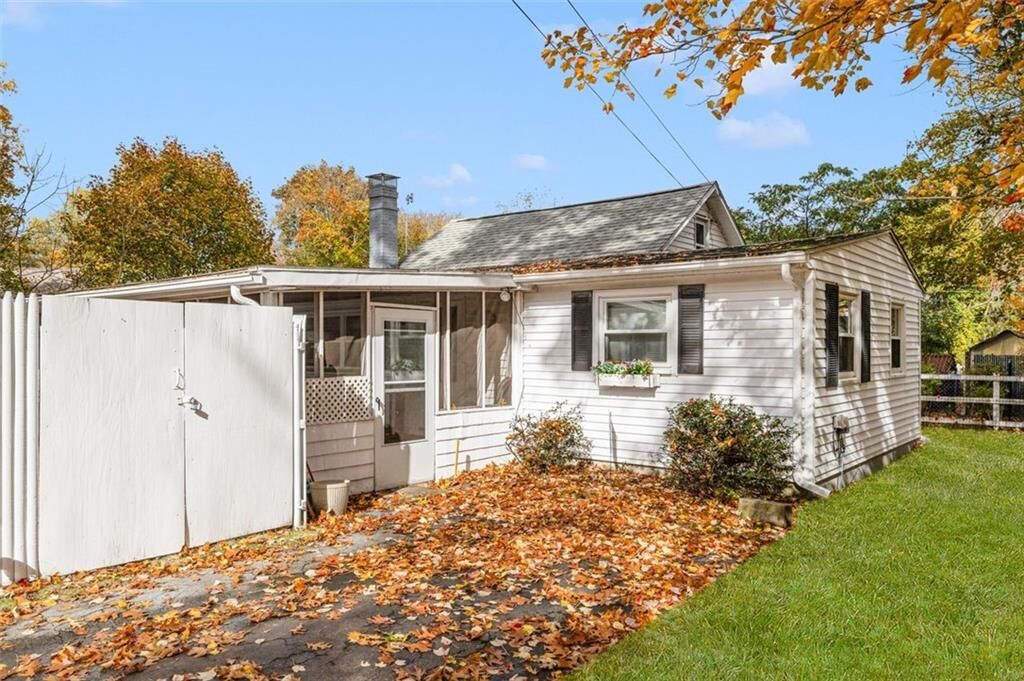 Property Photo:  375 Namquid Drive  RI 02886 