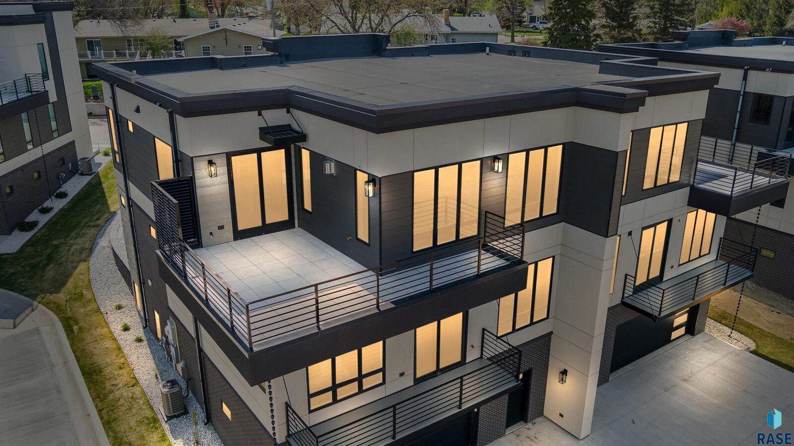 Property Photo: 2720 S Oriya Pl SD 57106