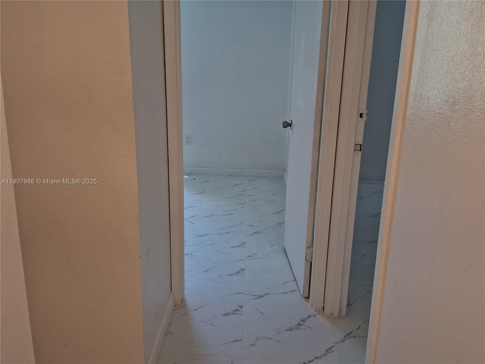 Property Photo: 6103 SW 69th St 41 FL 33143