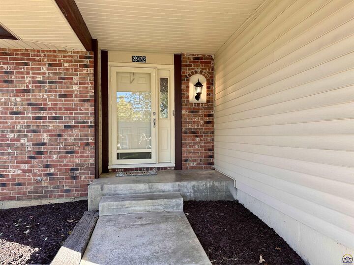 Property Photo: 2922 SE Granger St KS 66605