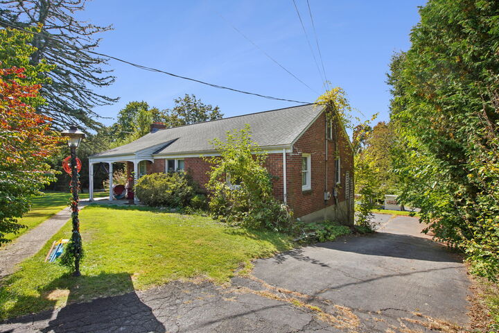 Property Photo: 11 Fairwood Farms Drive CT 06107