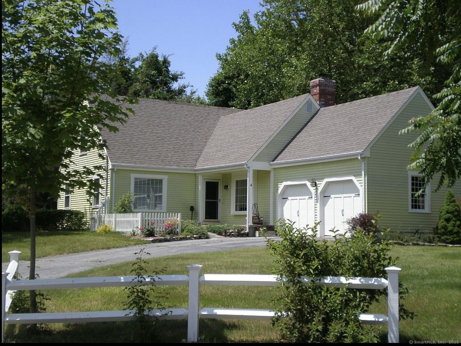 Property Photo: 4 Gibbons Circle CT 06475