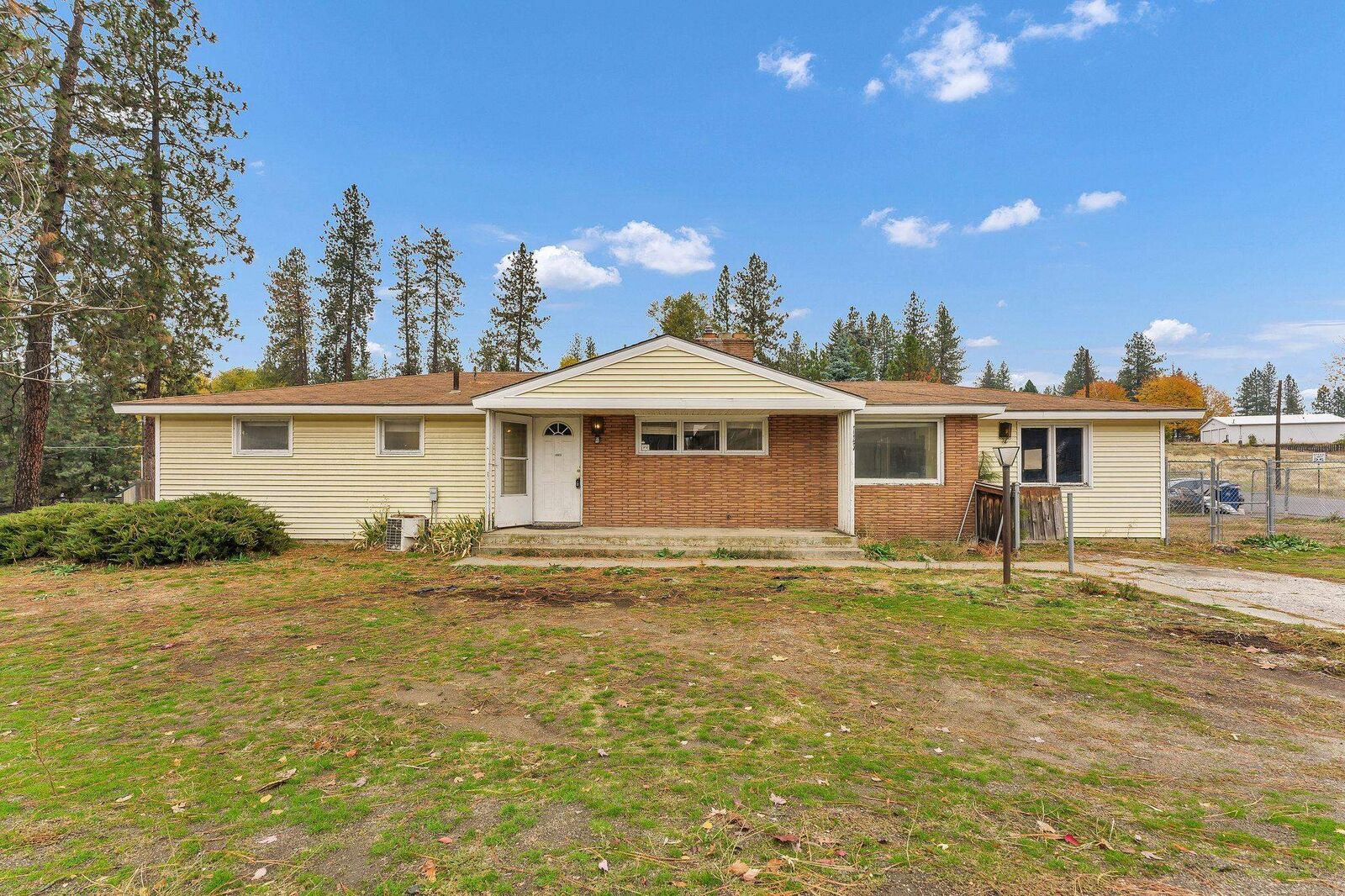 Property Photo:  723 E Hastings Rd  WA 99218 