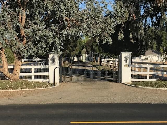 Property Photo: 1448 S Westwood Road CA 93257