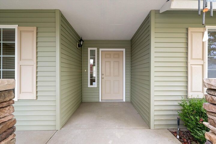 Property Photo: 4016 Manassass Ct WA 99301