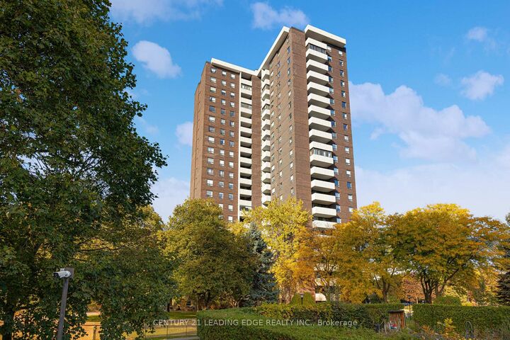 Photo de la propriété:  10 Muirhead Road 2302  ON M2J 4P9 