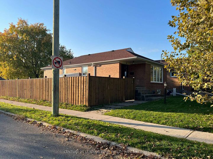 Property Photo:  64 Lingarde Drive  ON M1R 1X9