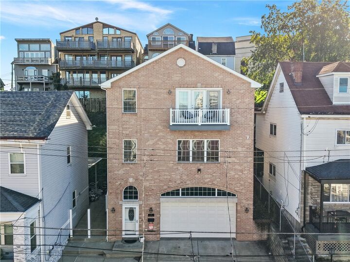 11 Natchez St  Mt Washington PA 15211 photo