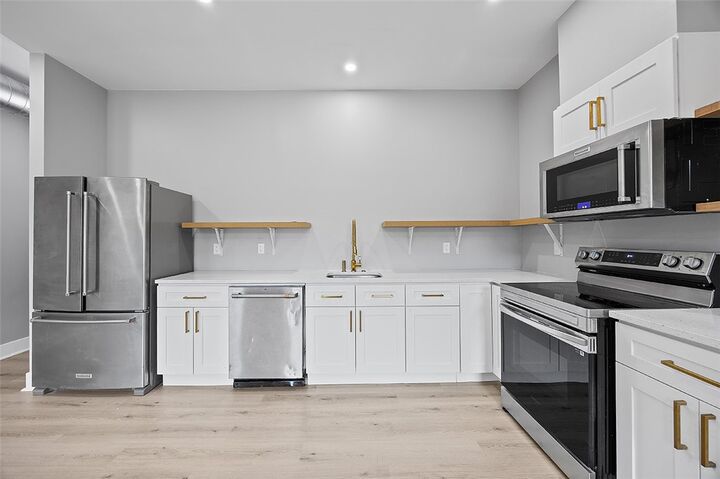 Property Photo: 1109 E Carson St PA 15203