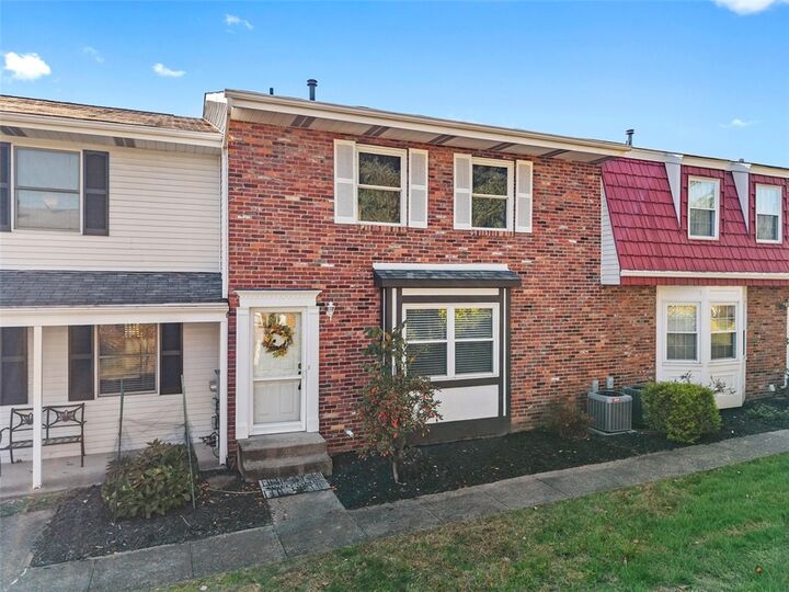 Property Photo:  1710 Parsonage Lane  PA 15102 