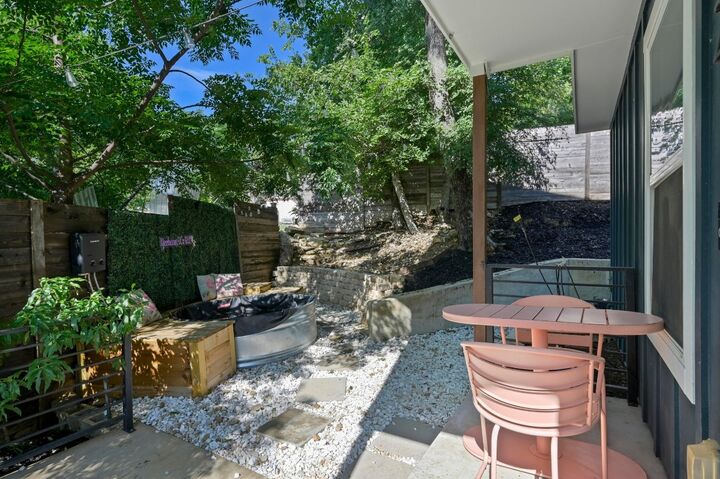 Property Photo: 1210 Luna Street 2 TX 78721