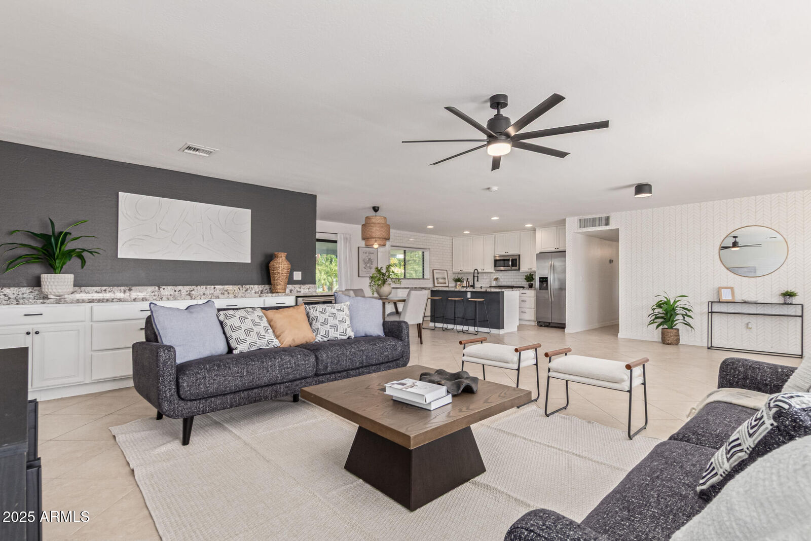 Property Photo: 8124 E Mitchell Drive AZ 85251