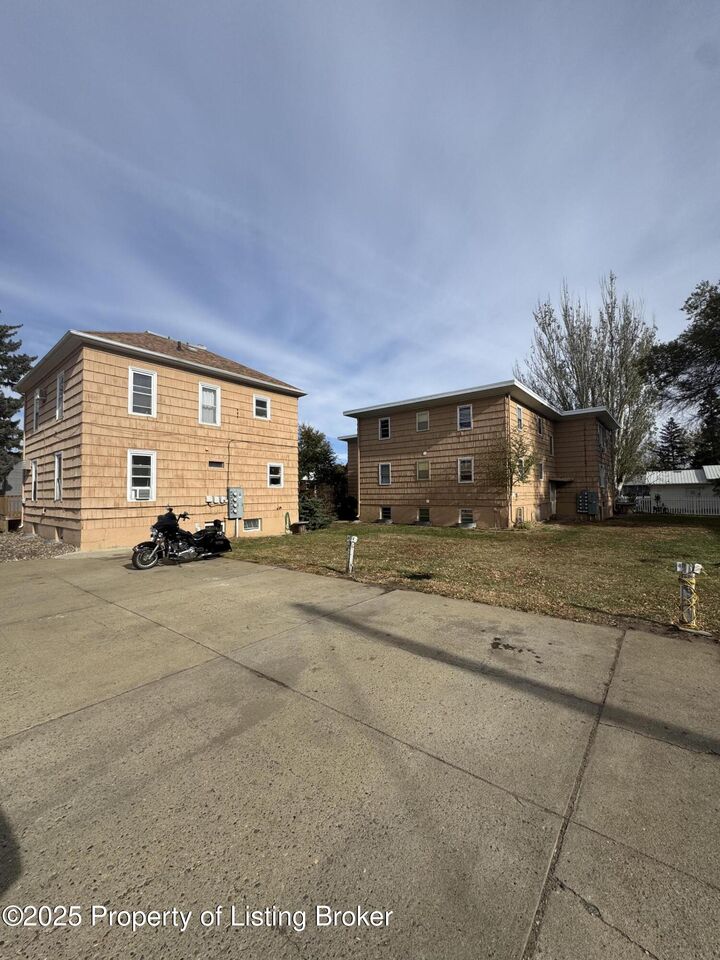 Property Photo: 536 550 1st Street E ND 58601