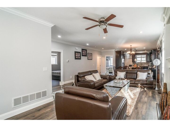 Property Photo: 32921 Trenholm Avenue BC V4S 0C7
