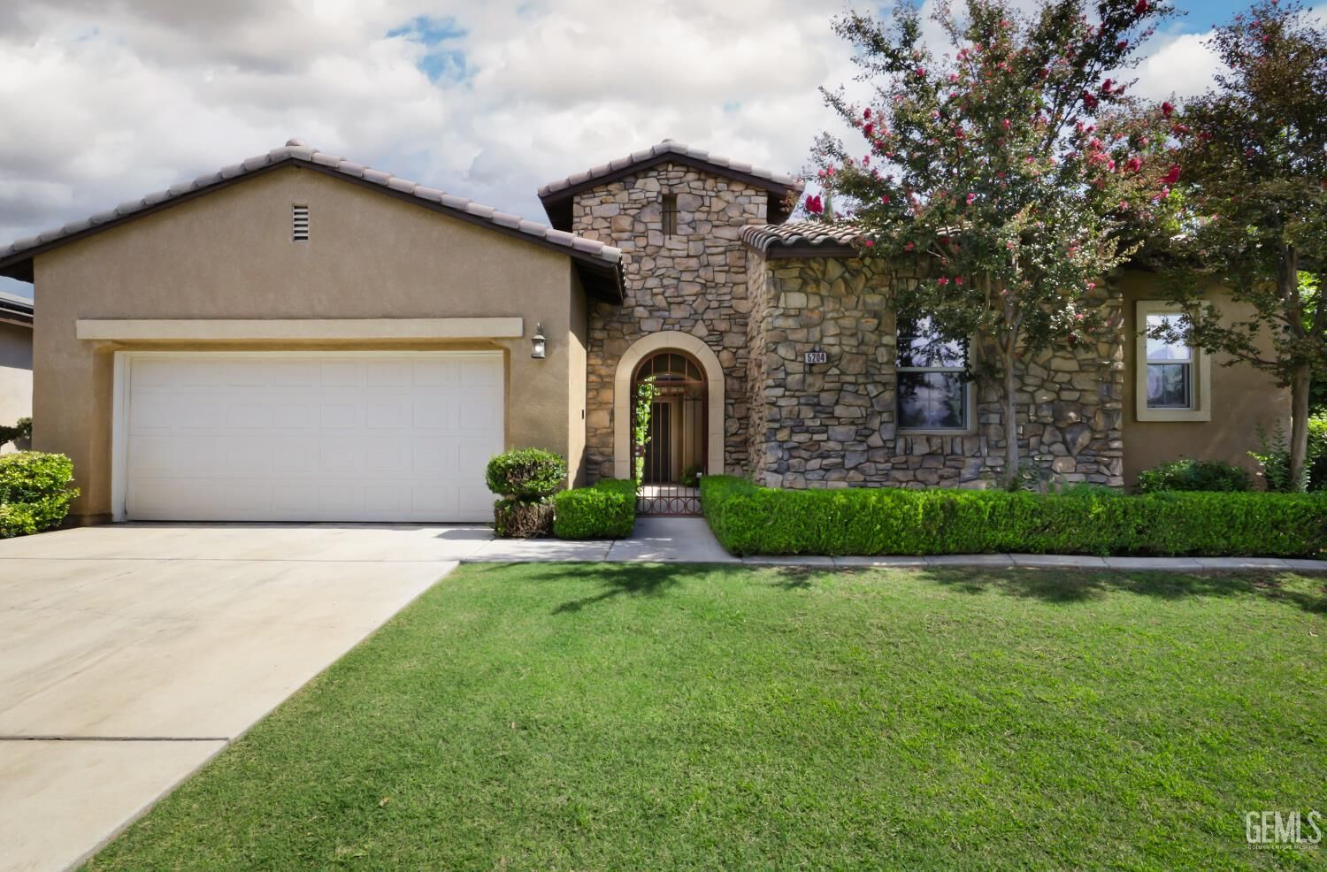 Property Photo:  5204 Boulder Creek Place  CA 93312 