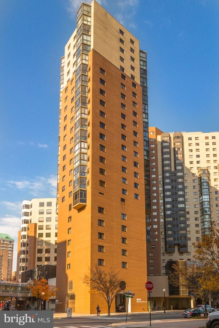 Property Photo:  900 N Stafford Street N 1504  VA 22203 