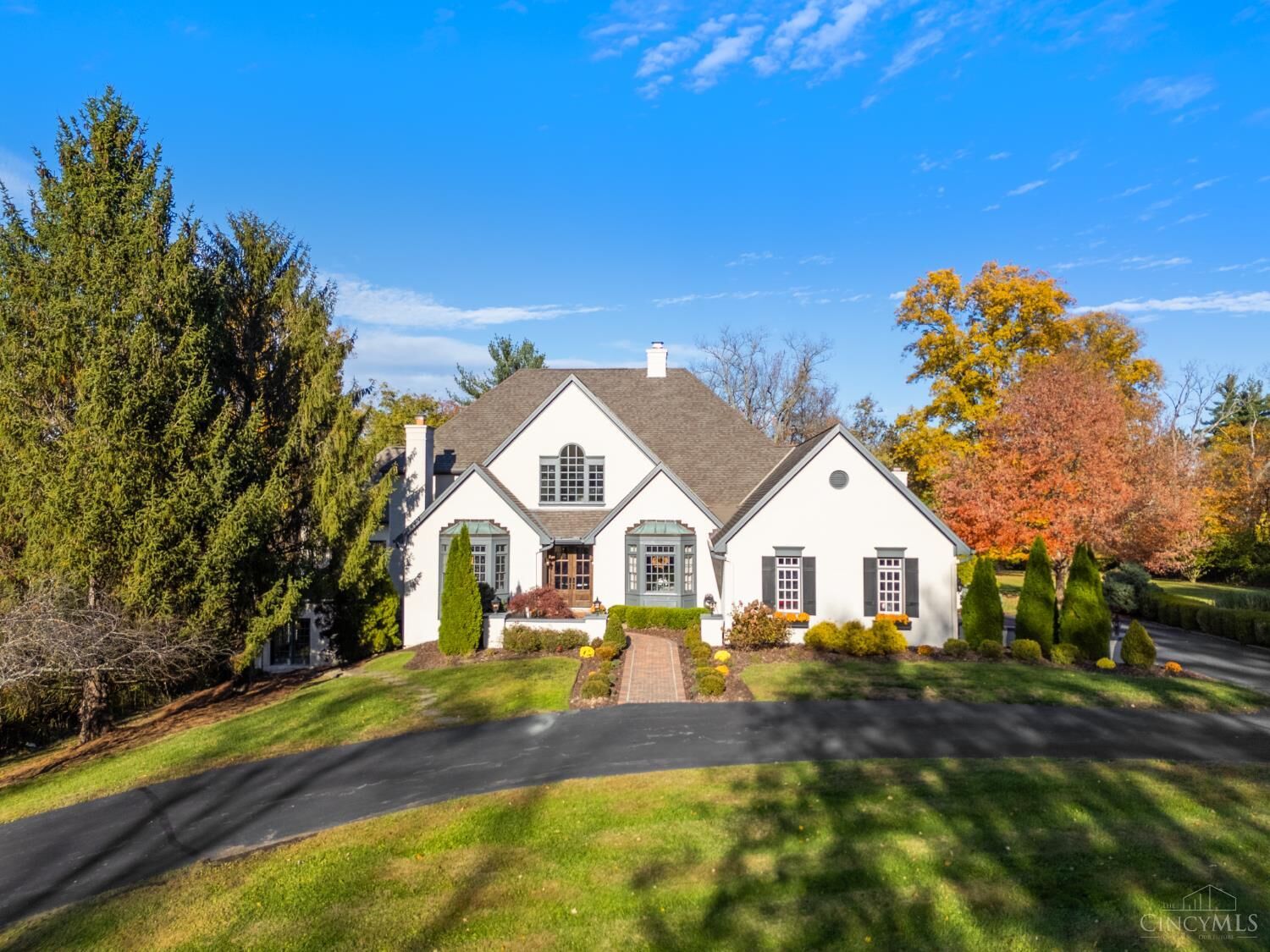 Property Photo: 8765 Old Indian Hill Road OH 45243