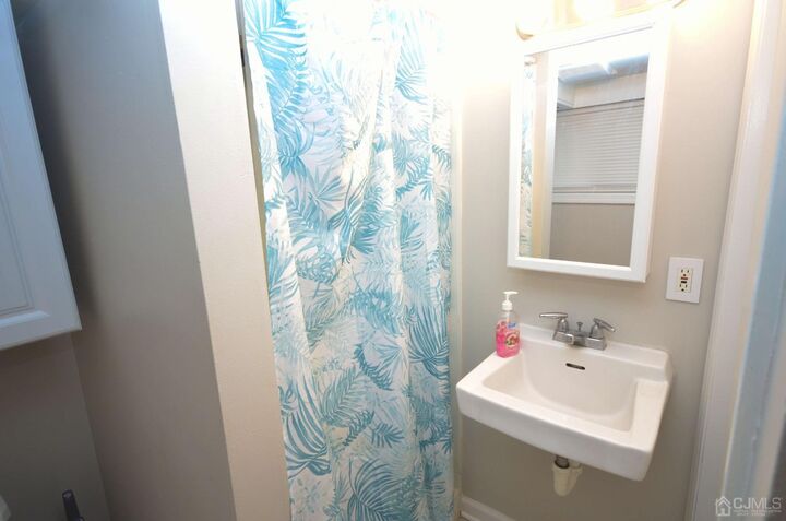 Property Photo: 405 N Washigton Avenue 8 NJ 08812