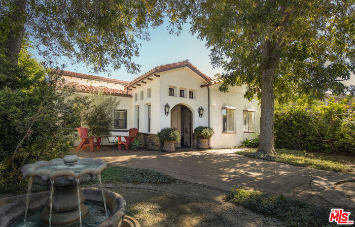 Property Photo:  1000 S Citrus Ave  CA 90019 