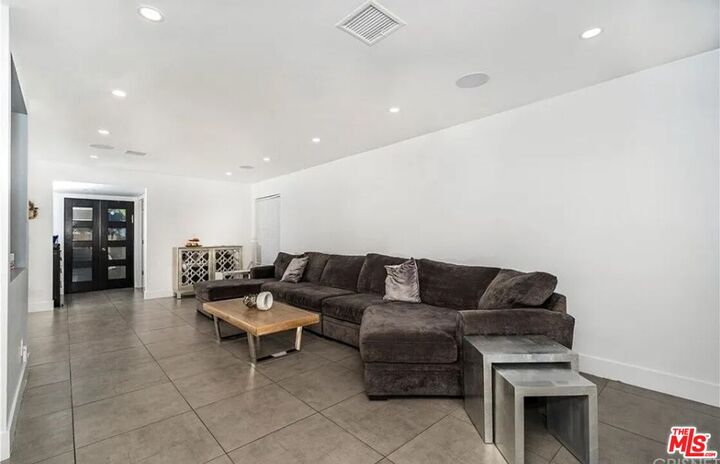 Property Photo: 6140 Rhodes Ave CA 91606