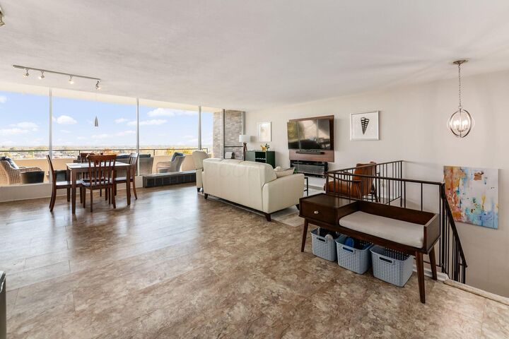 Property Photo: 1000 Urlin Avenue OH 43212