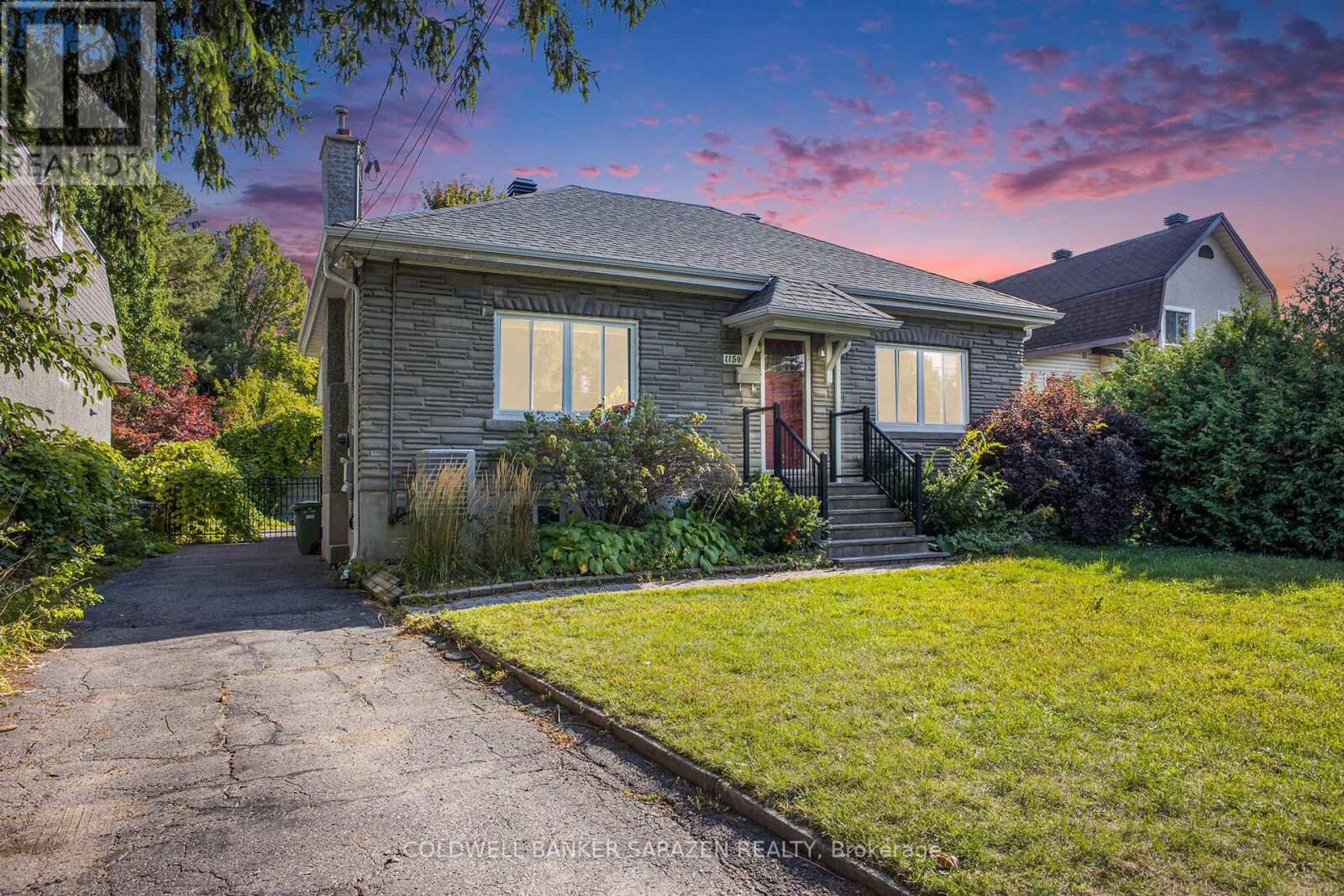 Property Photo: 1150 Shillington Avenue ON K1Z 7Z4